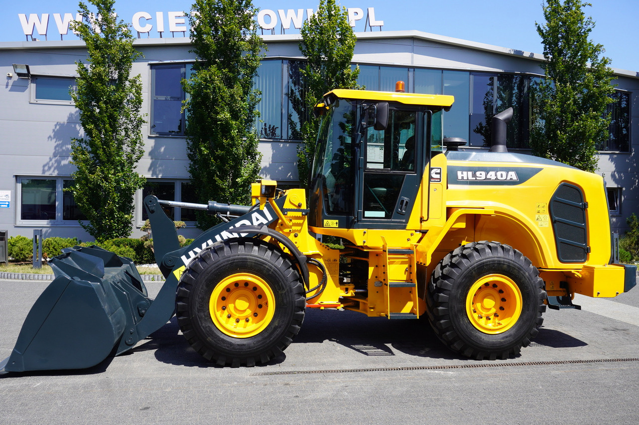 Wiellader HYUNDAI HL940A articulated loader / year 2021 / weight 13.5t year of production 2021