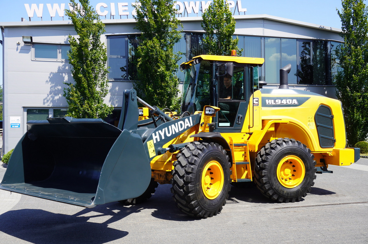 Wiellader HYUNDAI HL940A articulated loader / year 2021 / weight 13.5t year of production 2021