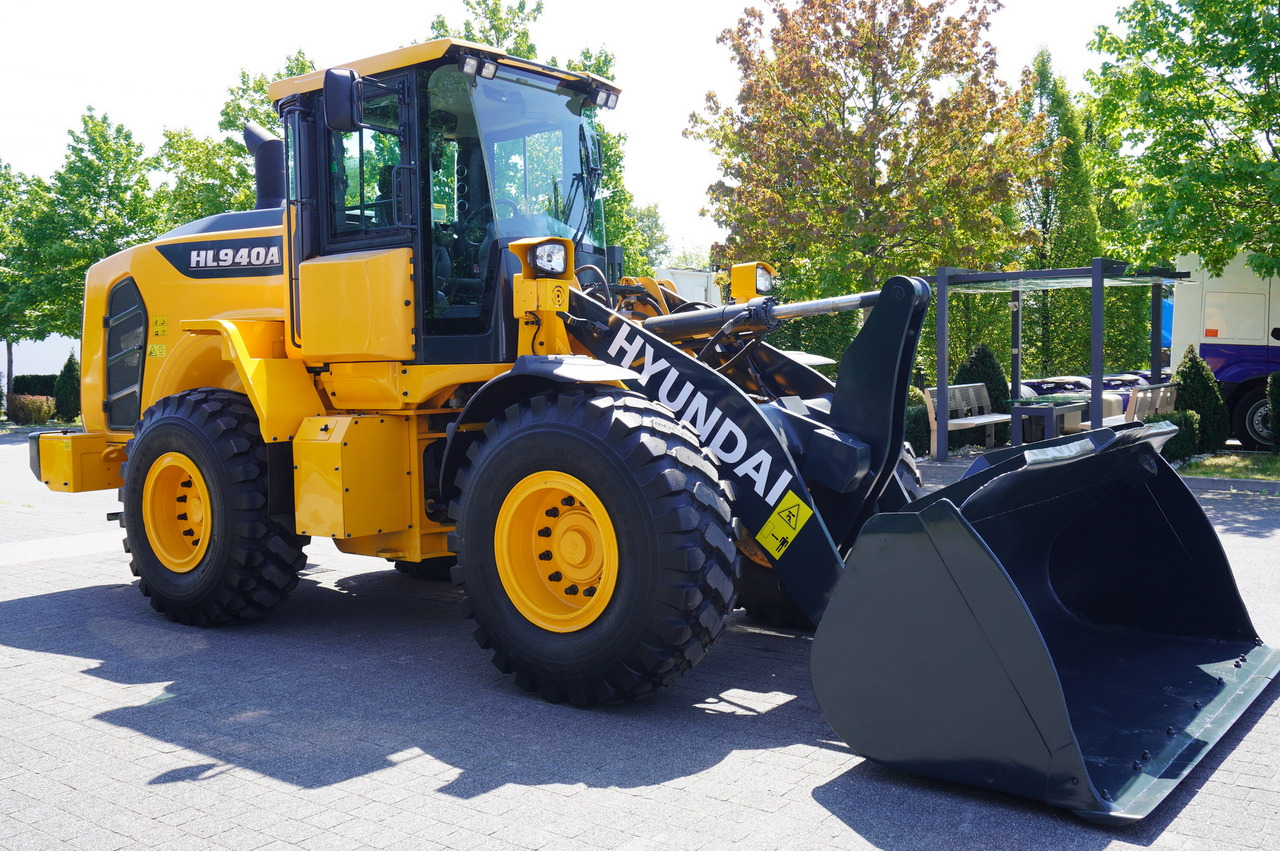 Wiellader HYUNDAI HL940A articulated loader / year 2021 / weight 13.5t year of production 2021