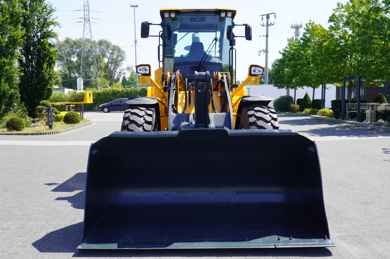 Wiellader HYUNDAI HL940A articulated loader / year 2021 / weight 13.5t year of production 2021