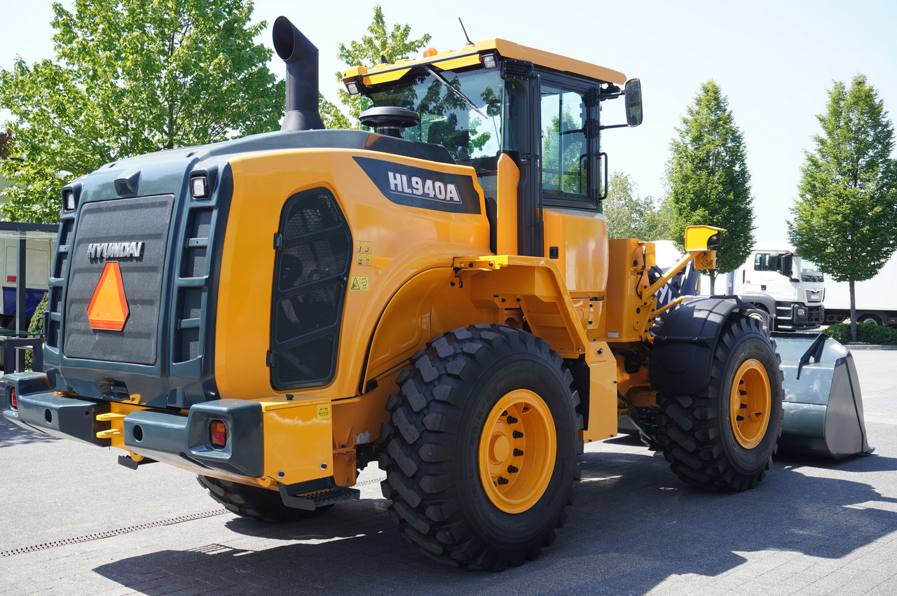 Wiellader HYUNDAI HL940A articulated loader / year 2021 / weight 13.5t year of production 2021