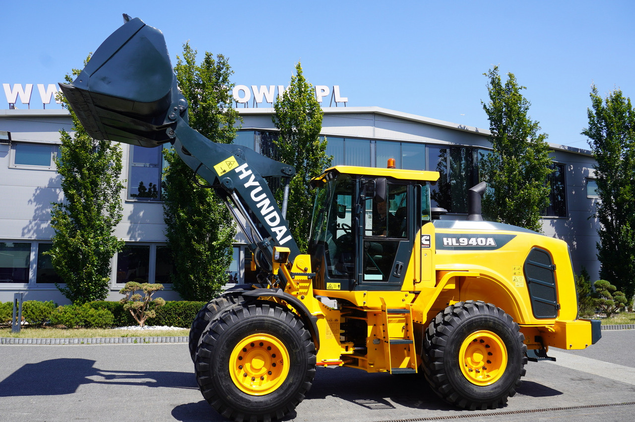 Wiellader HYUNDAI HL940A articulated loader / year 2021 / weight 13.5t year of production 2021