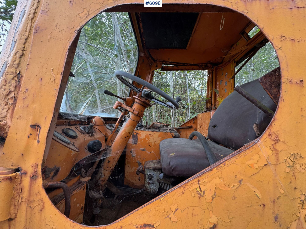 Wiellader Hanomag wheel loader with bucket – repair object