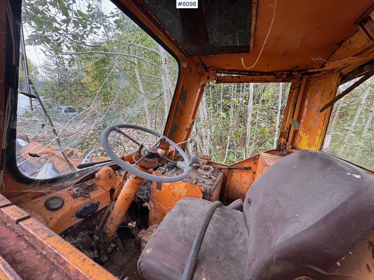 Wiellader Hanomag wheel loader with bucket – repair object
