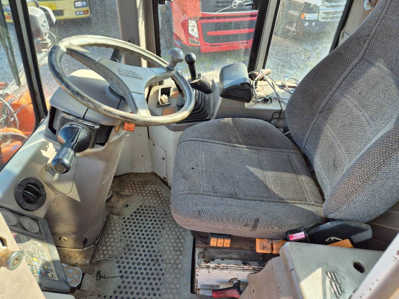 Wiellader Hitachi FR 130