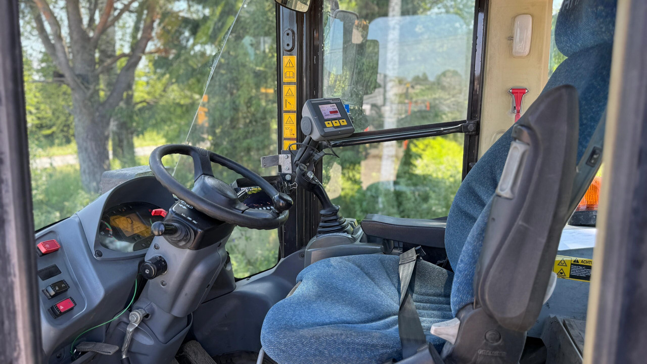 Wiellader Hitachi ZW140