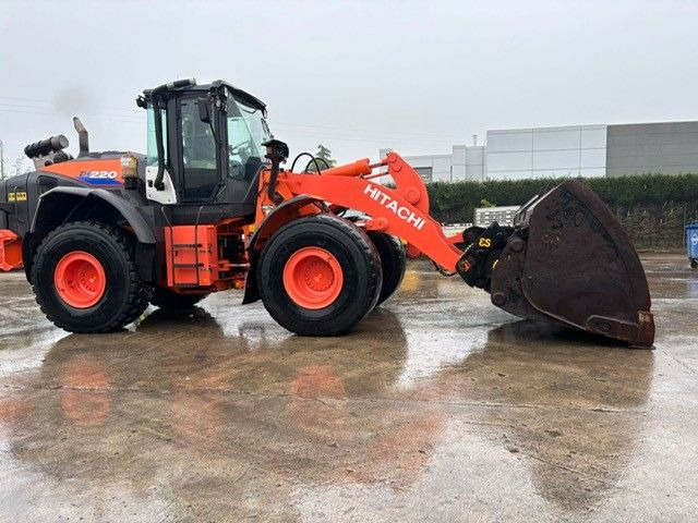 Wiellader Hitachi ZW220-6. Hochkippschaufel. Wage.
