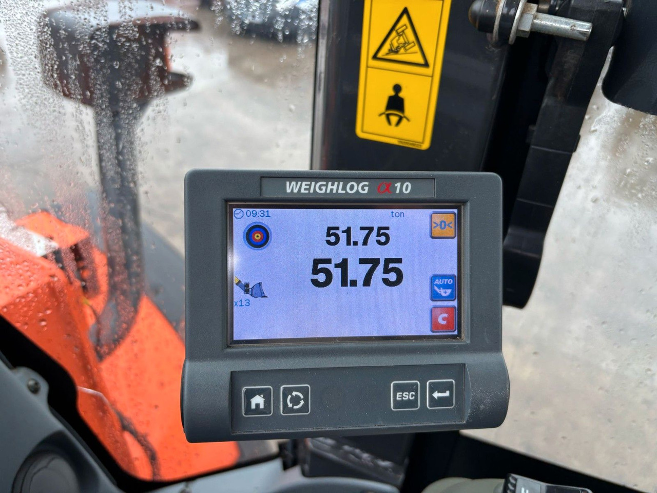 Wiellader Hitachi ZW220-6. Hochkippschaufel. Wage.
