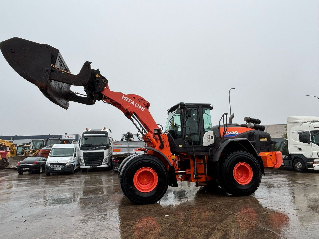 Wiellader Hitachi ZW220-6. Hochkippschaufel. Wage.