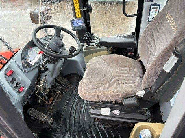 Wiellader Hitachi ZW220-6. Hochkippschaufel. Wage.