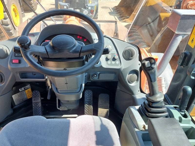 Wiellader Hitachi ZW 250-6