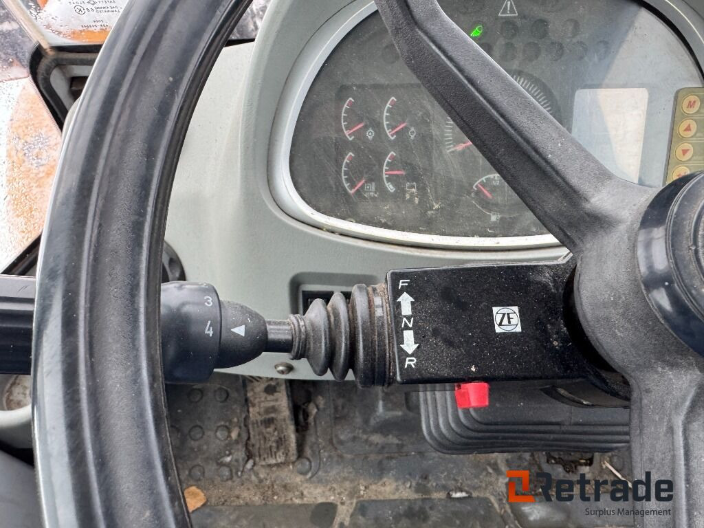 Wiellader Hjullastare Hyundai HL730 TM-7 med planerskopa