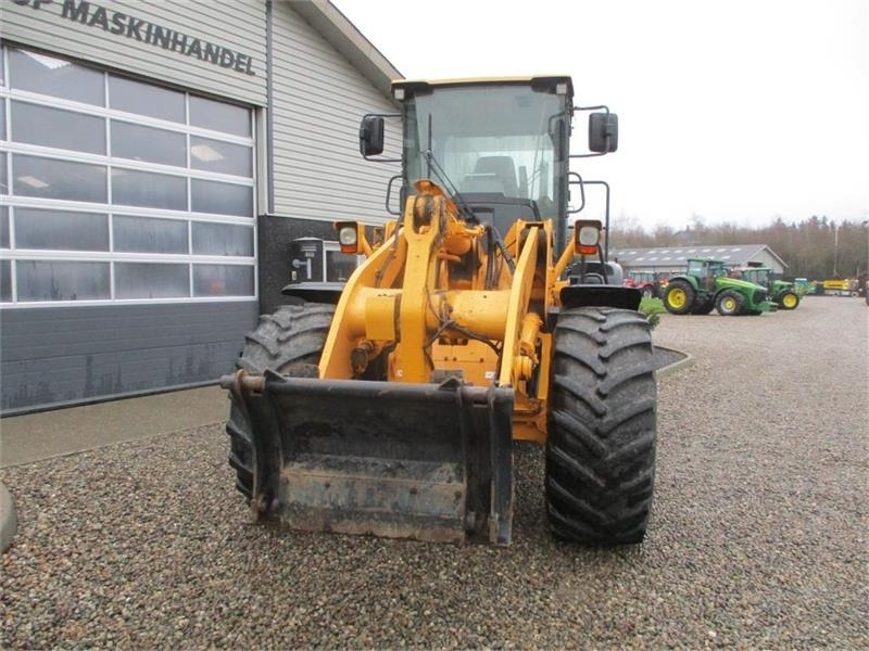 Wiellader Hyundai 757-9A med 620/75R26 traktor hjul montering på