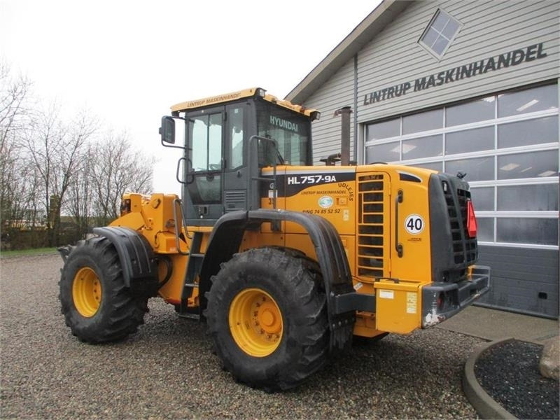 Wiellader Hyundai 757-9A med 620/75R26 traktor hjul montering på