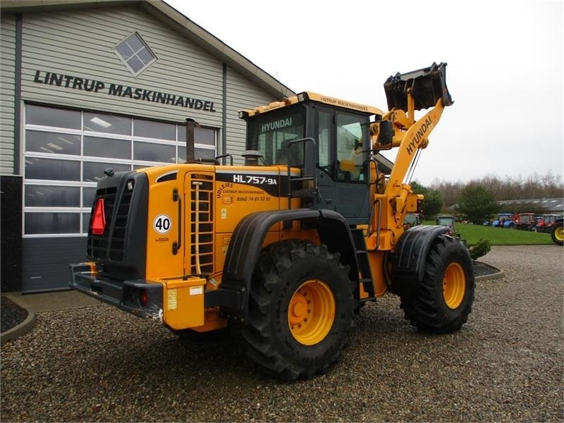 Wiellader Hyundai 757-9A med 620/75R26 traktor hjul montering på