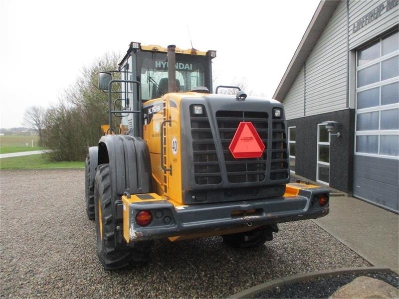 Wiellader Hyundai 757-9A med 620/75R26 traktor hjul montering på