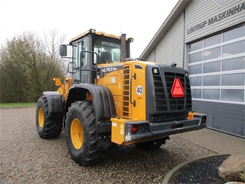 Wiellader Hyundai 757-9A med 620/75R26 traktor hjul montering på