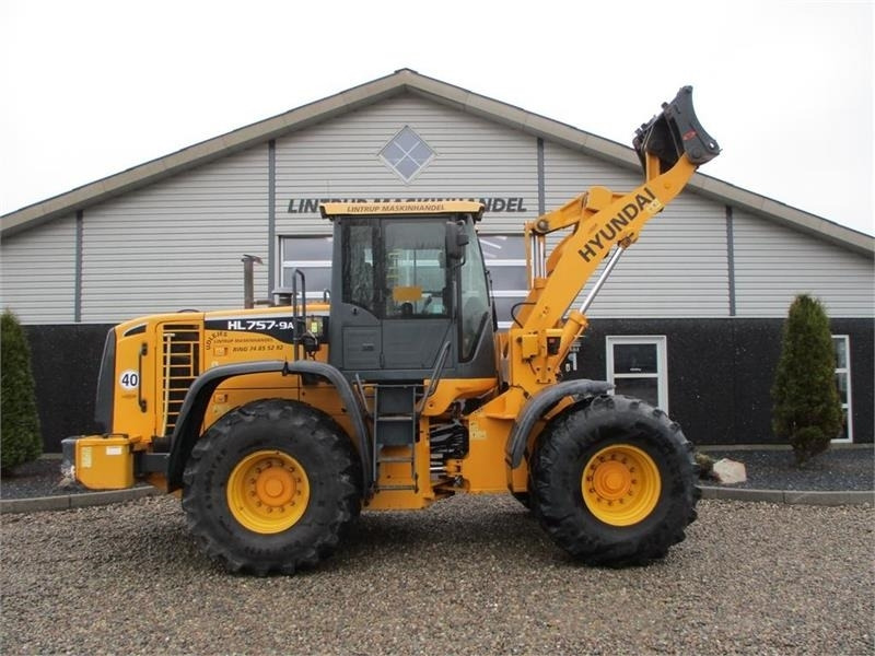 Wiellader Hyundai 757-9A med 620/75R26 traktor hjul montering på
