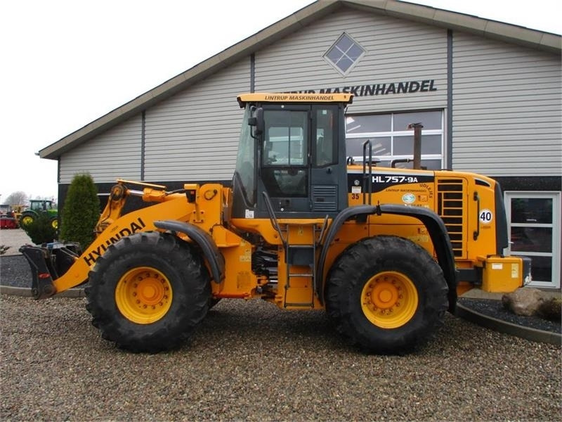 Wiellader Hyundai 757-9A med 620/75R26 traktor hjul montering på