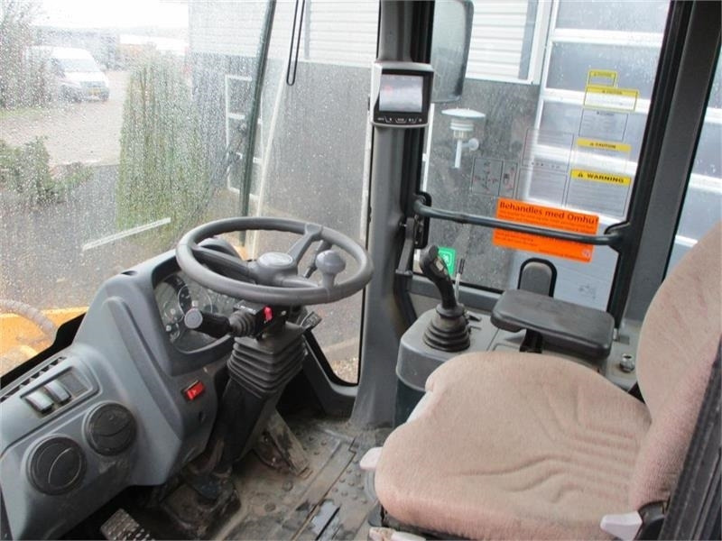 Wiellader Hyundai 757-9A med 620/75R26 traktor hjul montering på