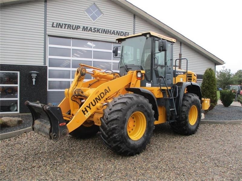Wiellader Hyundai 757-9A med 620/75R26 traktor hjul montering på