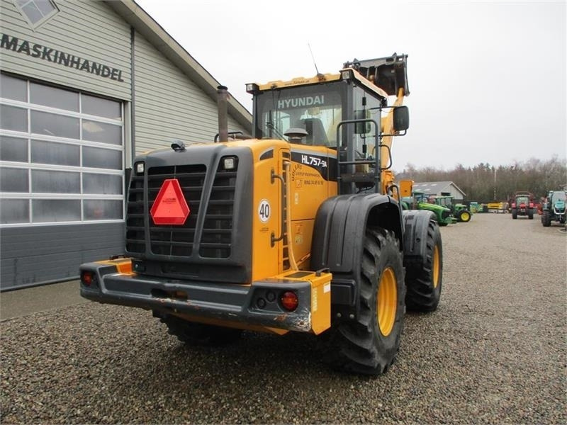 Wiellader Hyundai 757-9A med 620/75R26 traktor hjul montering på