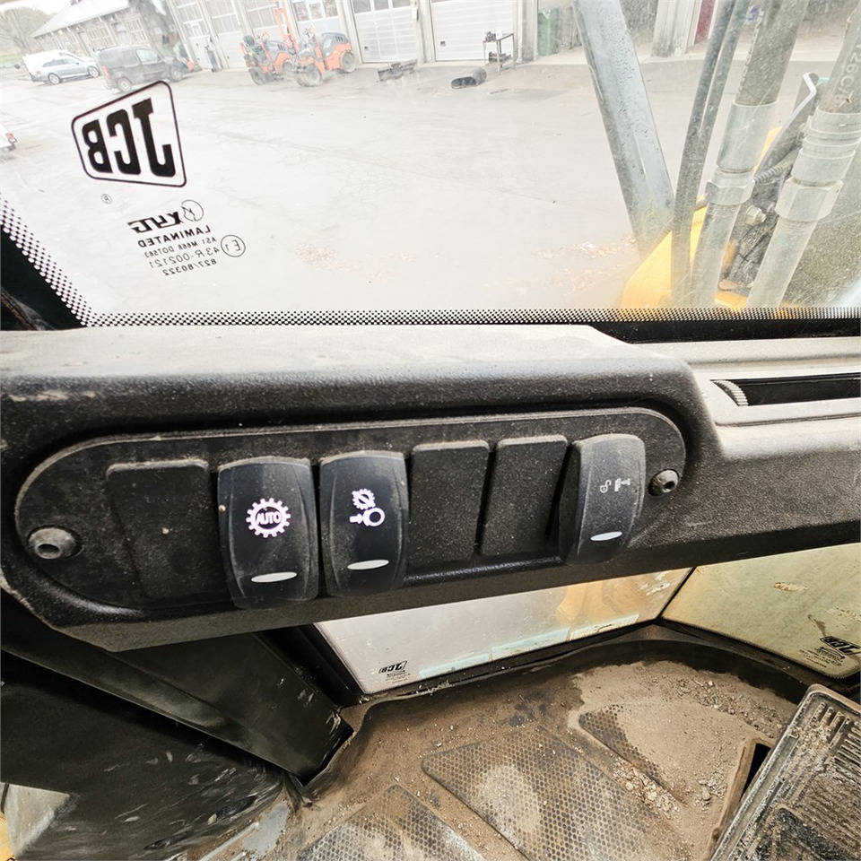 Wiellader JCB 437HT T4