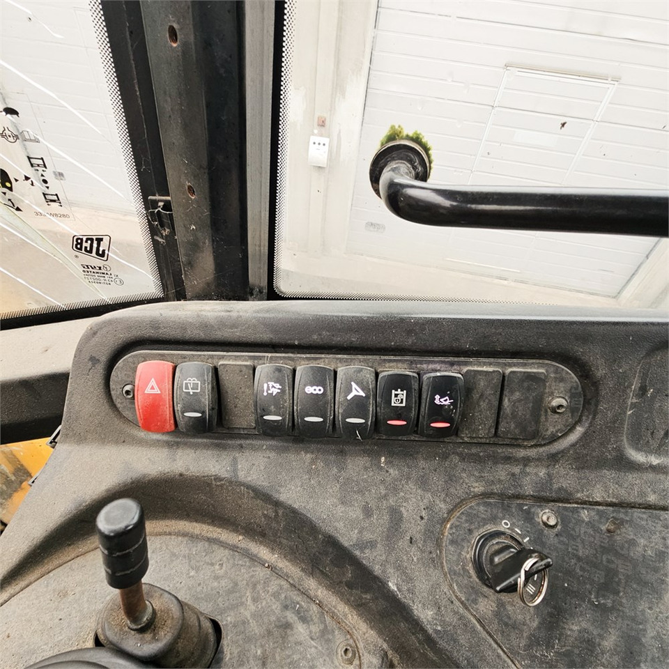 Wiellader JCB 437HT T4