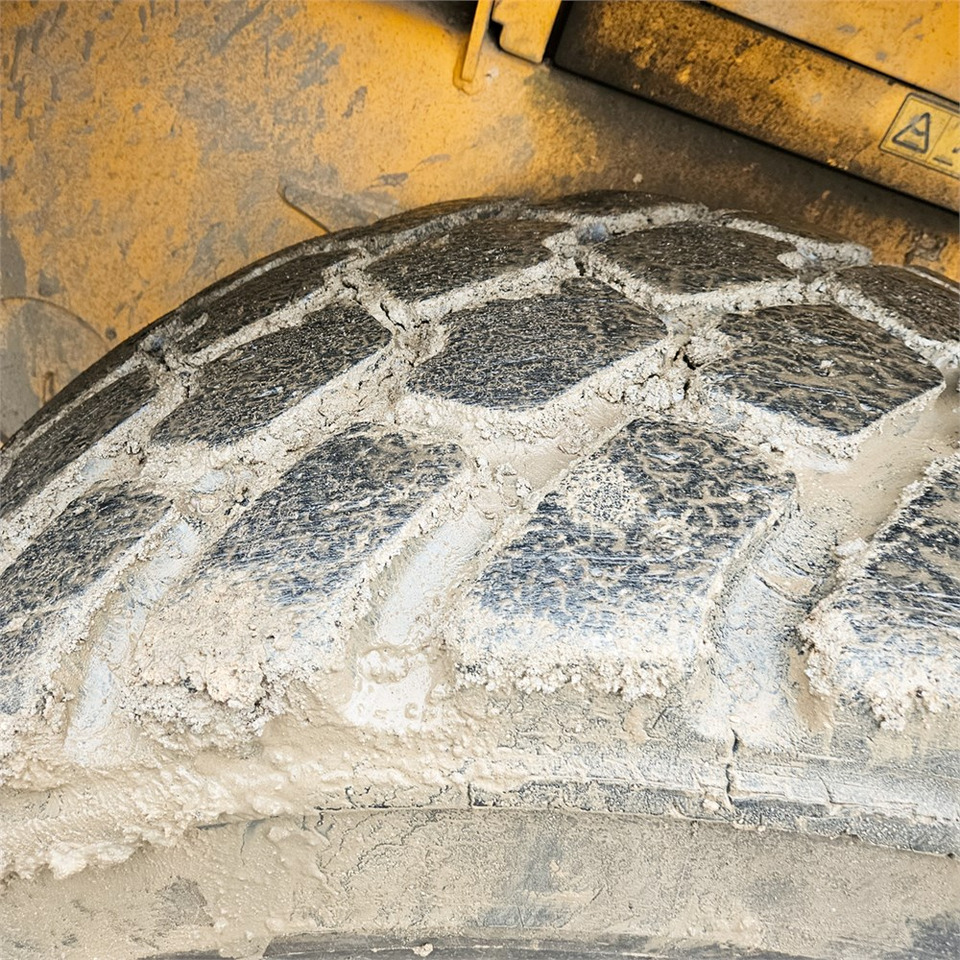 Wiellader JCB 437HT T4