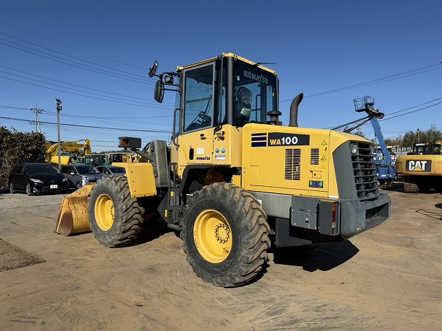 Wiellader KOMATSU WA100-6