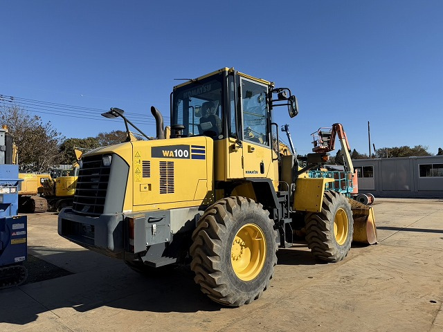 Wiellader KOMATSU WA100-6