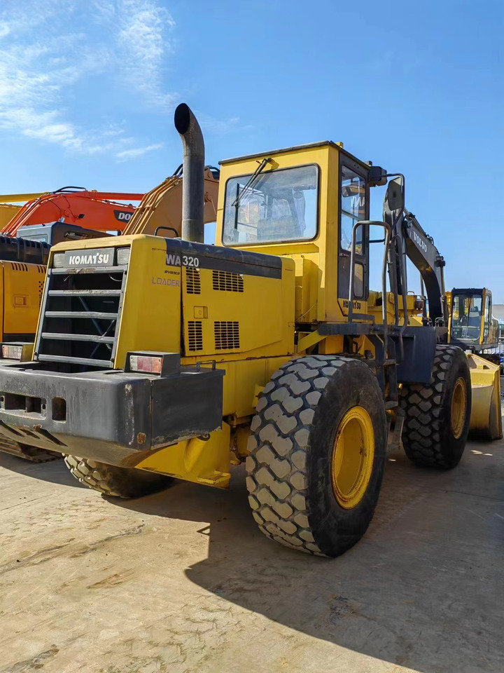 Wiellader KOMATSU WA320-3