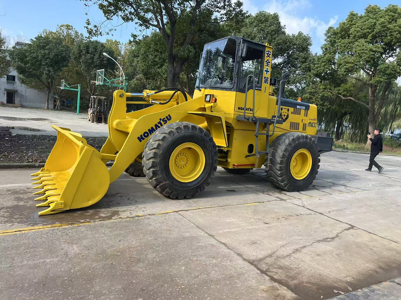 Wiellader KOMATSU WA320-3