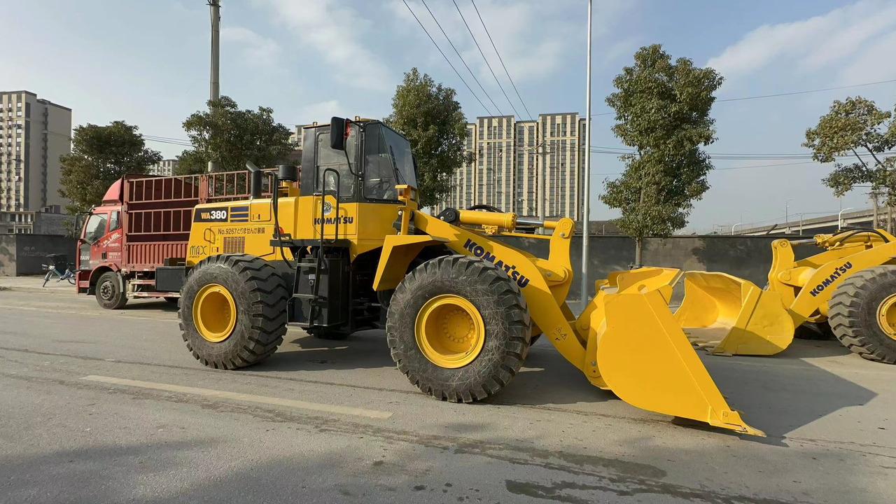 Wiellader KOMATSU WA380