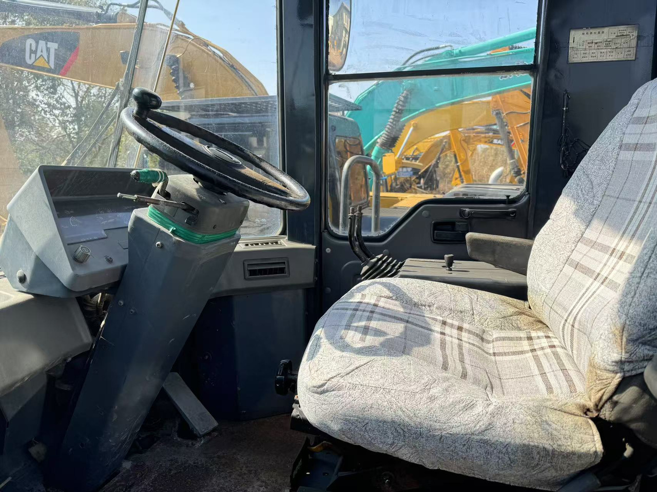 Wiellader KOMATSU WA380