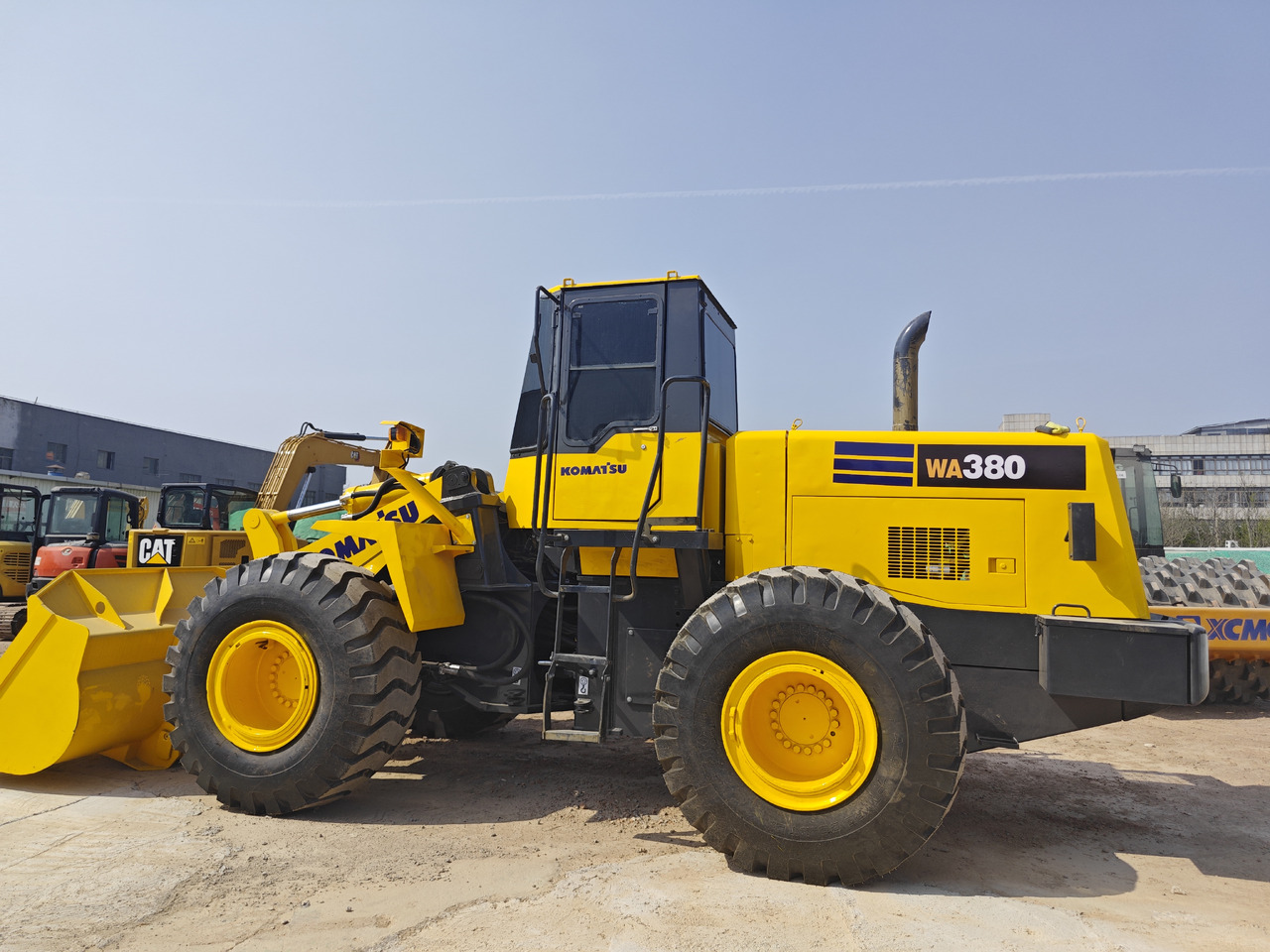 Wiellader KOMATSU WA380