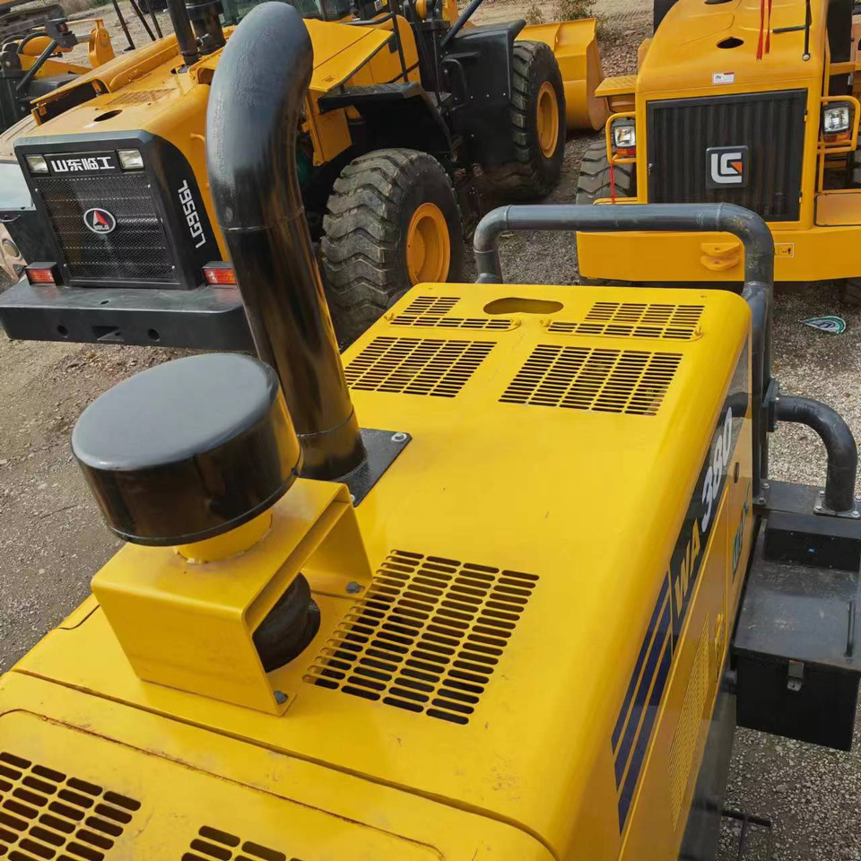 Wiellader KOMATSU WA380