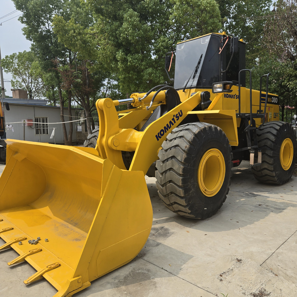 Wiellader KOMATSU WA380