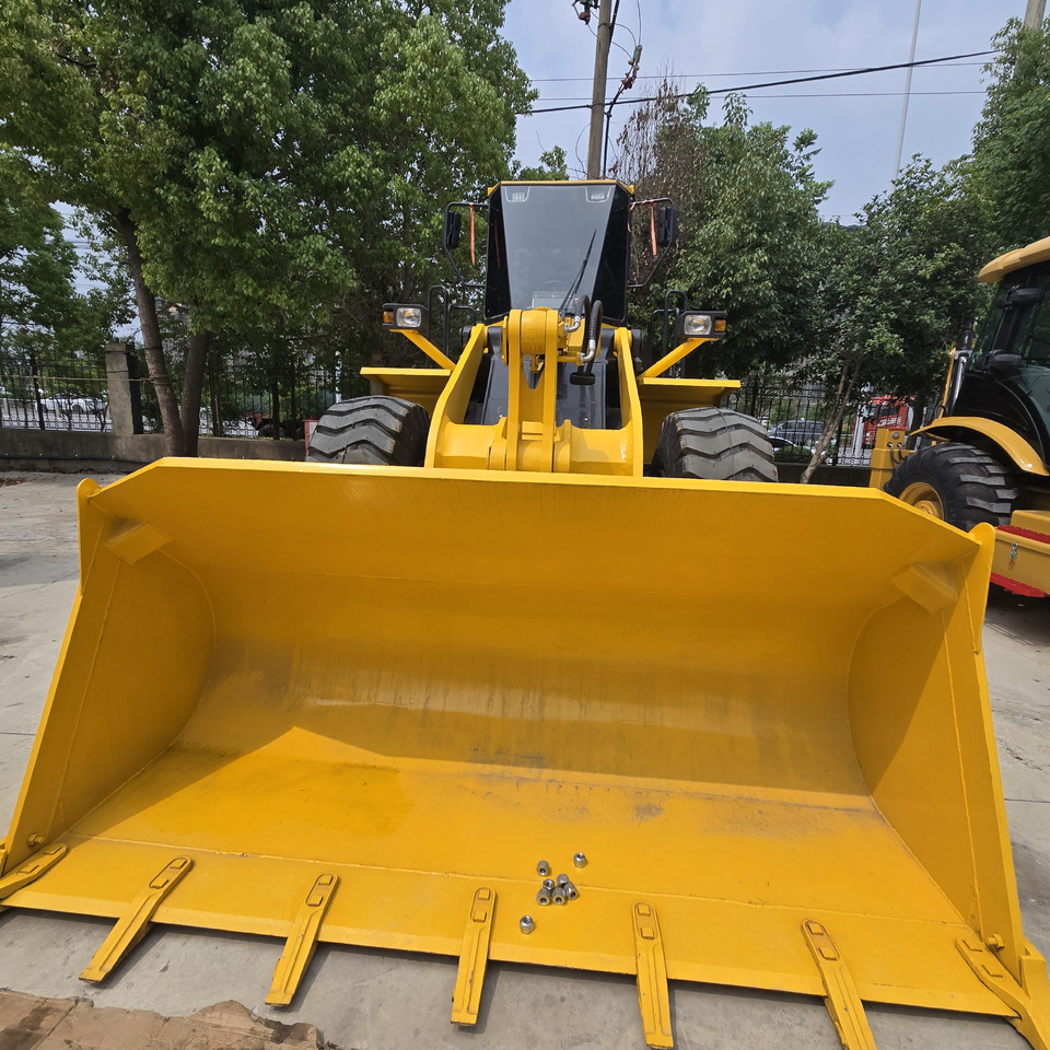 Wiellader KOMATSU WA380