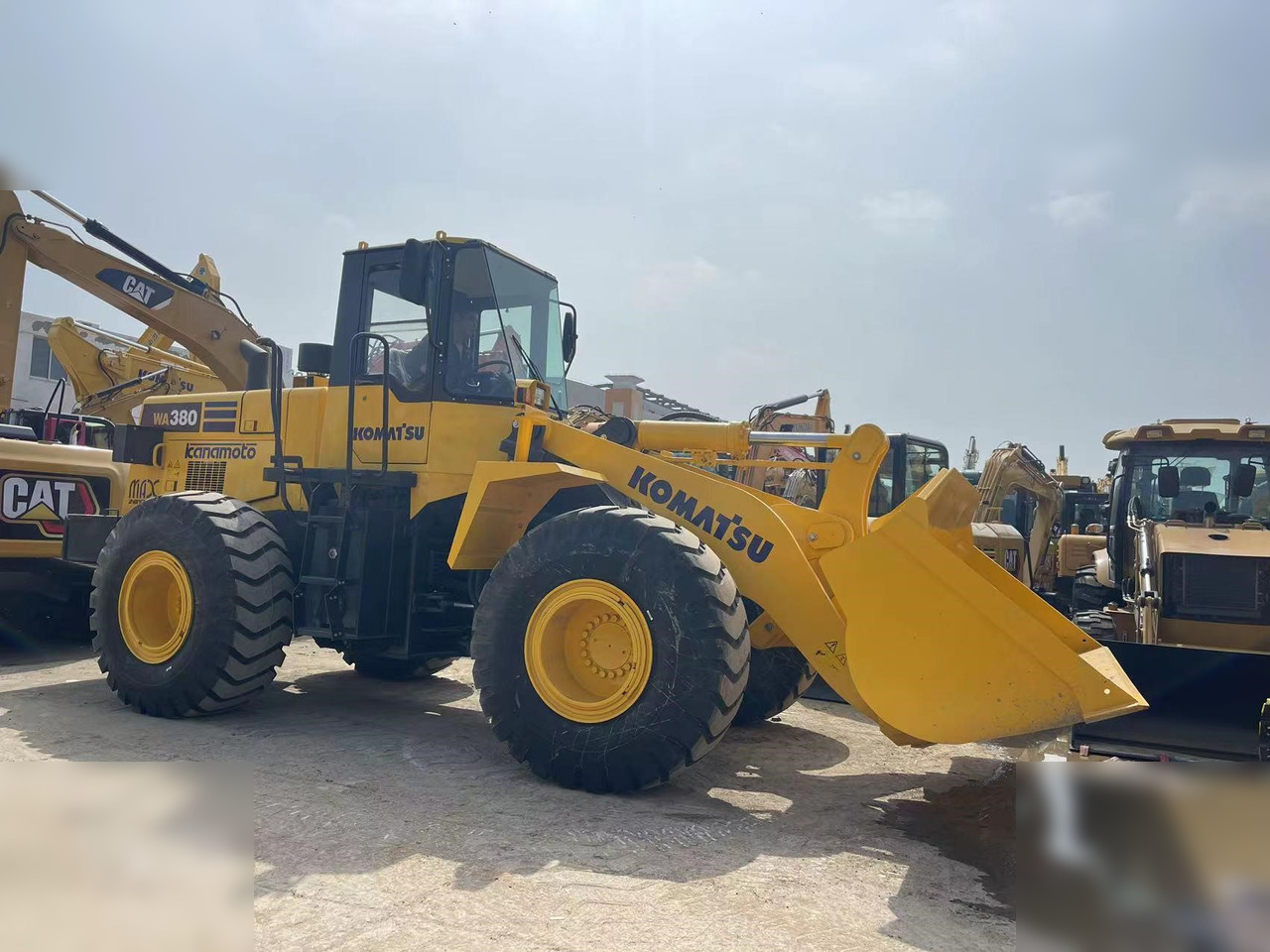 Wiellader KOMATSU WA380-3