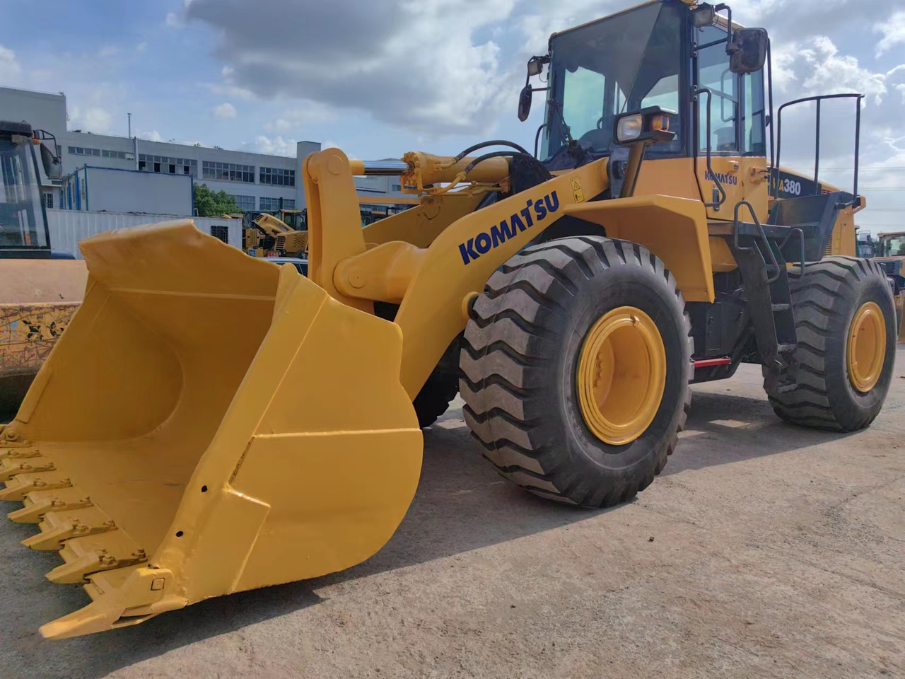 Wiellader KOMATSU WA380-6