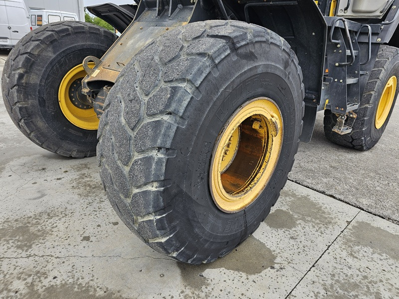 Wiellader KOMATSU WA380-8