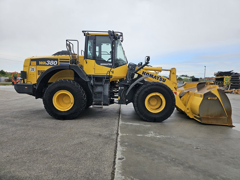 Wiellader KOMATSU WA380-8
