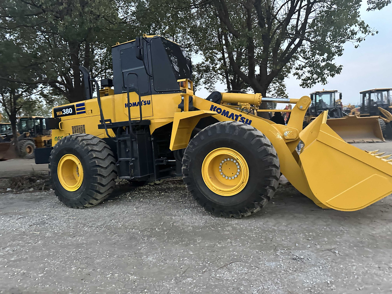 Wiellader KOMATSU WA380 Wheel Loader Click for Discount