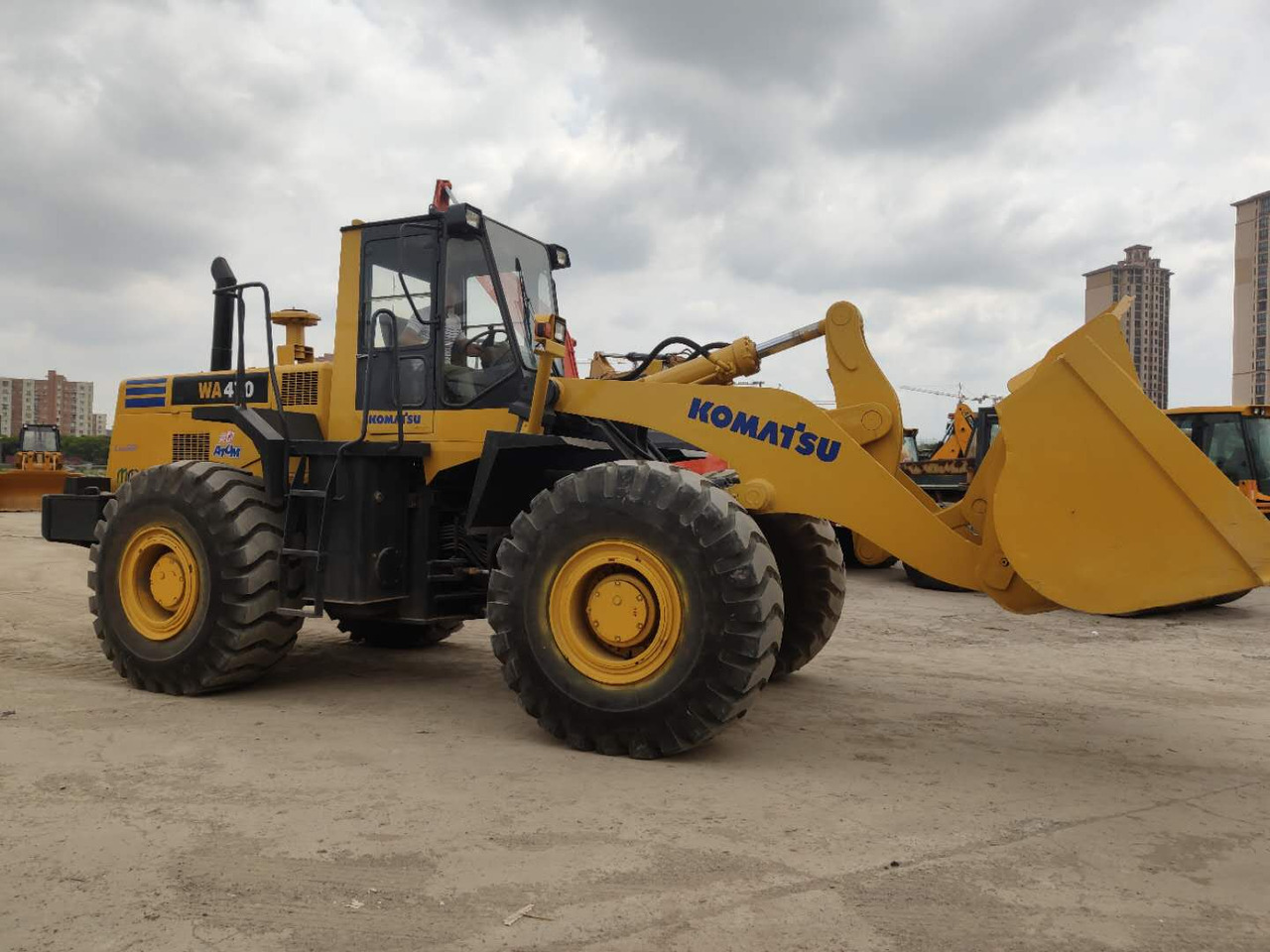 Wiellader KOMATSU WA470-3 Wheel Loader Click for Discount