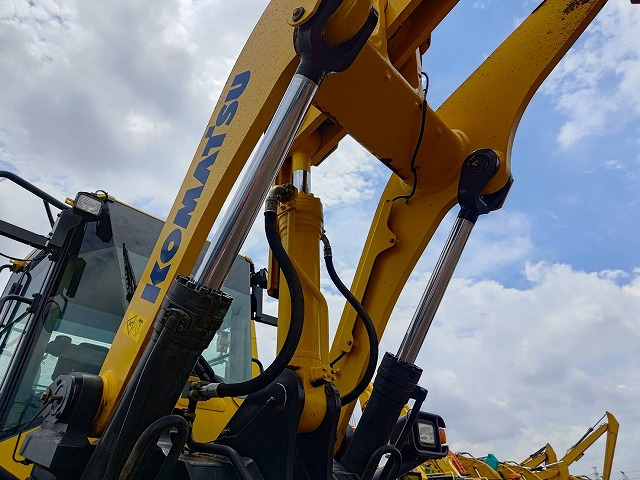 Wiellader KOMATSU WA470-8