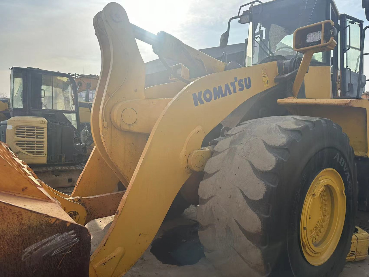 Wiellader KOMATSU WA500-3
