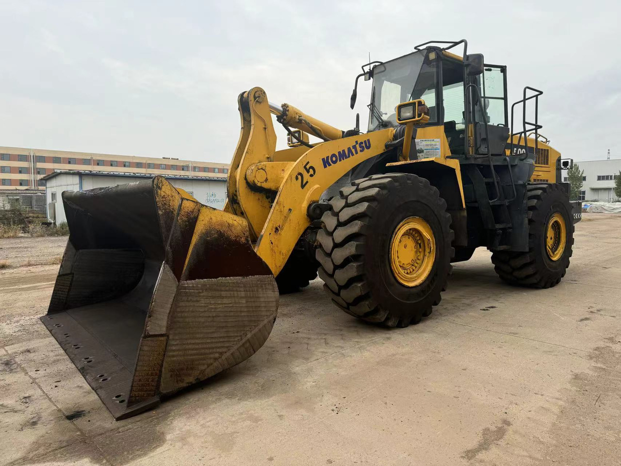 Wiellader KOMATSU WA500-6