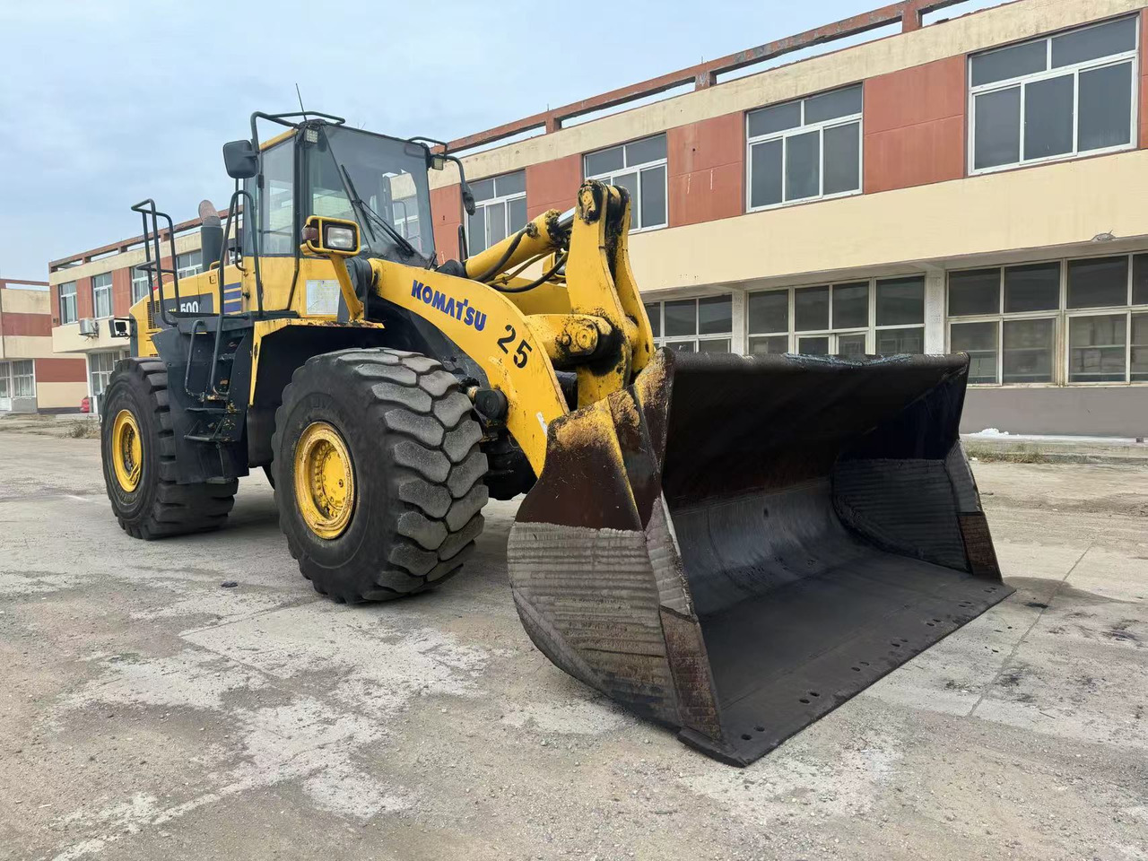Wiellader KOMATSU WA500-6
