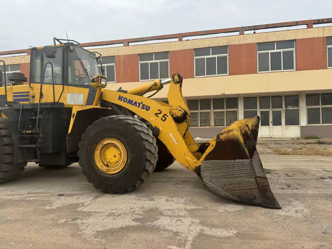 Wiellader KOMATSU WA500-6